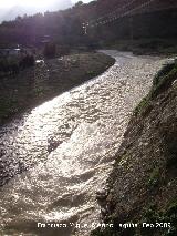 Río Frío. En crecida por el puente viejo de los Villares